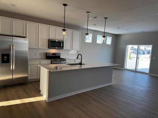 12736 Farnham Lane, Rogers, MN 55374