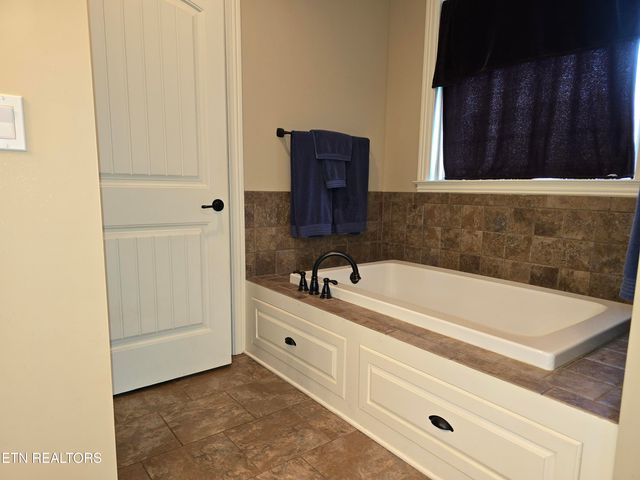 184 Danielle Court, Harrogate, TN 37752