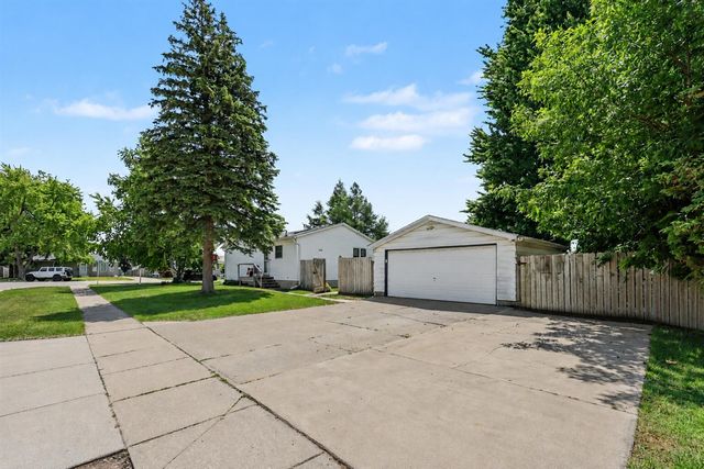 810 Indiana Avenue, Marysville, MI 48040