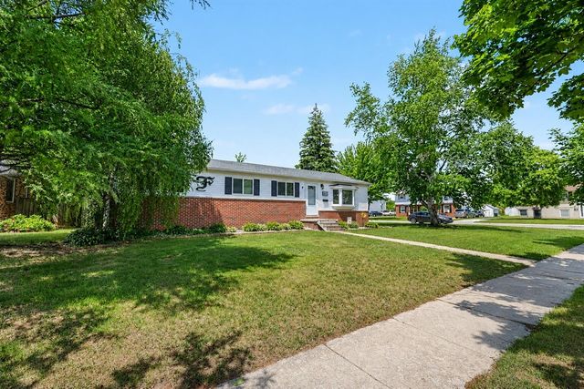 810 Indiana Avenue, Marysville, MI 48040