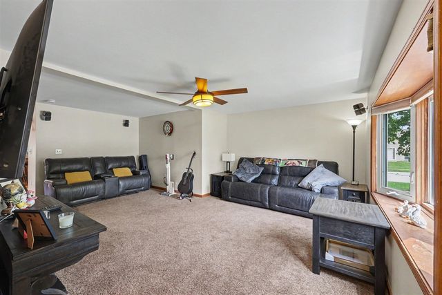 810 Indiana Avenue, Marysville, MI 48040