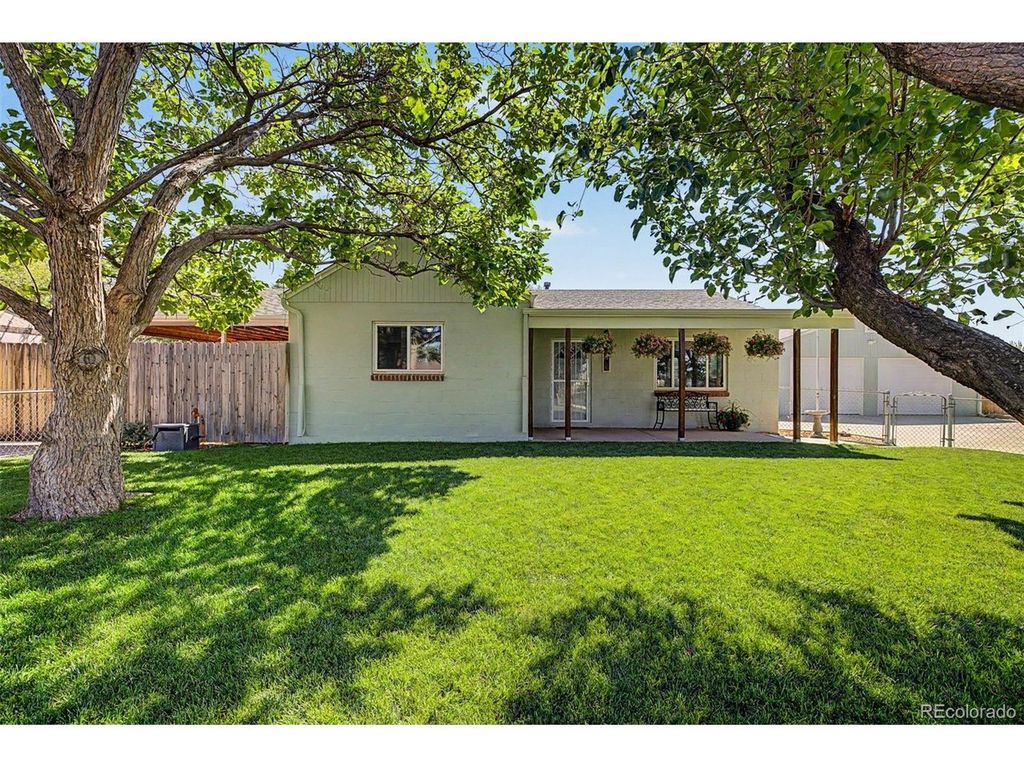 5480 Niagara St, Commerce City, CO 80022