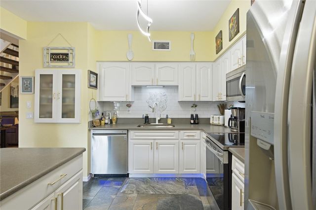 302 BUCKINGHAM PLACE, Palm Harbor, FL 34684