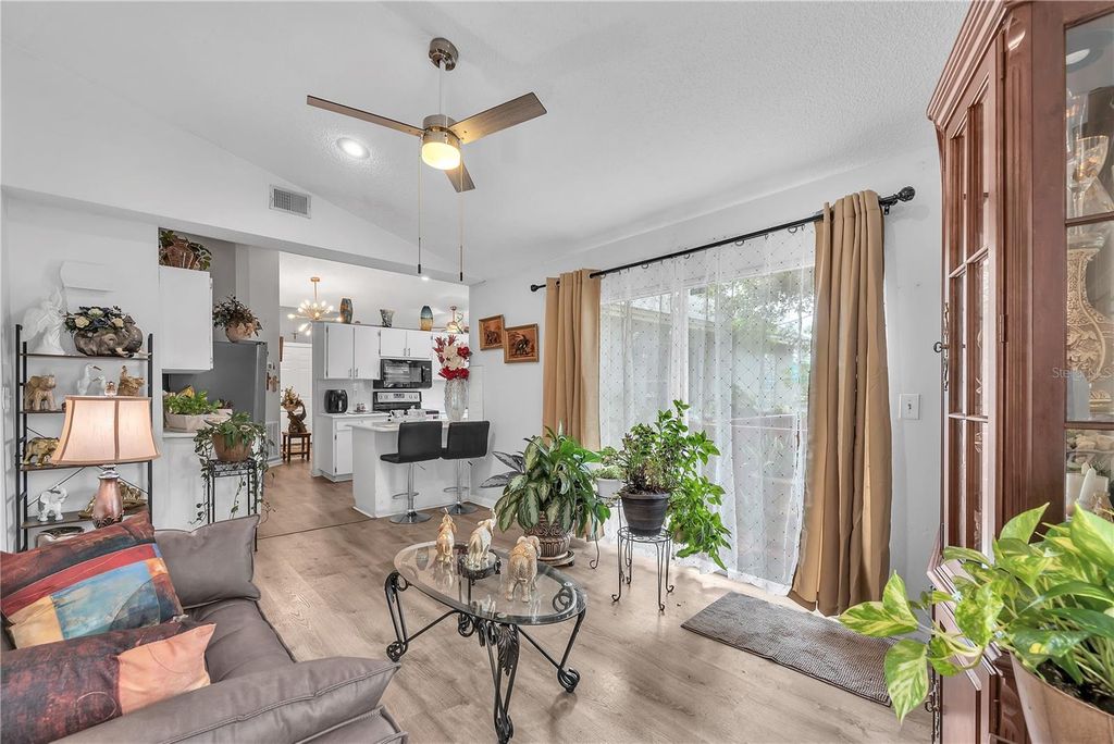 Image 12 of property listing at 2114 W HANNA AVENUE, Tampa, FL 33604