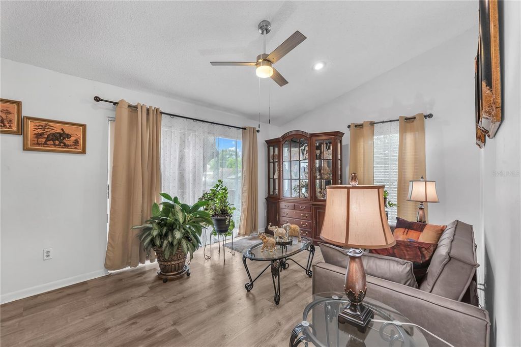 Image 13 of property listing at 2114 W HANNA AVENUE, Tampa, FL 33604