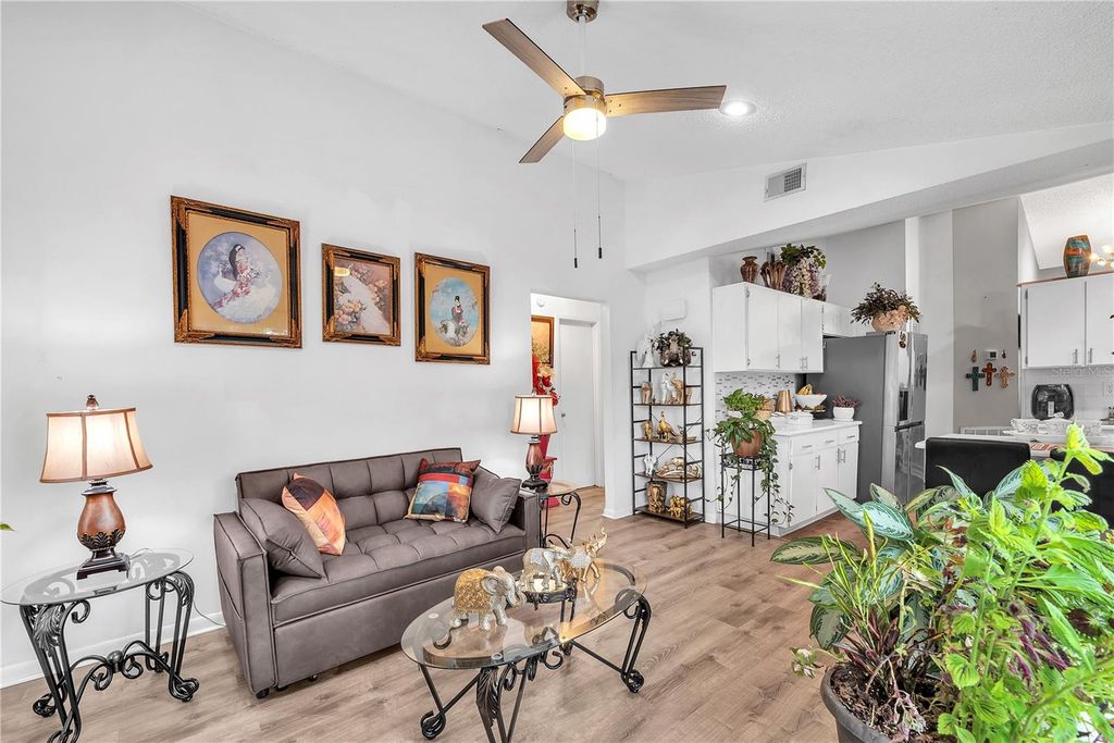 Image 14 of property listing at 2114 W HANNA AVENUE, Tampa, FL 33604