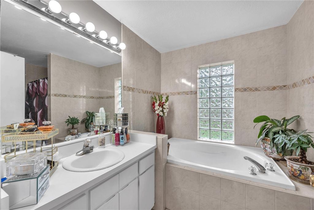 Image 16 of property listing at 2114 W HANNA AVENUE, Tampa, FL 33604