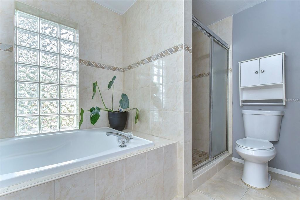 Image 17 of property listing at 2114 W HANNA AVENUE, Tampa, FL 33604