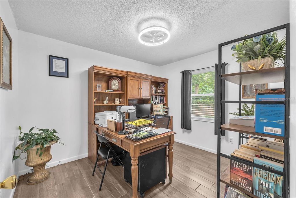 Image 18 of property listing at 2114 W HANNA AVENUE, Tampa, FL 33604