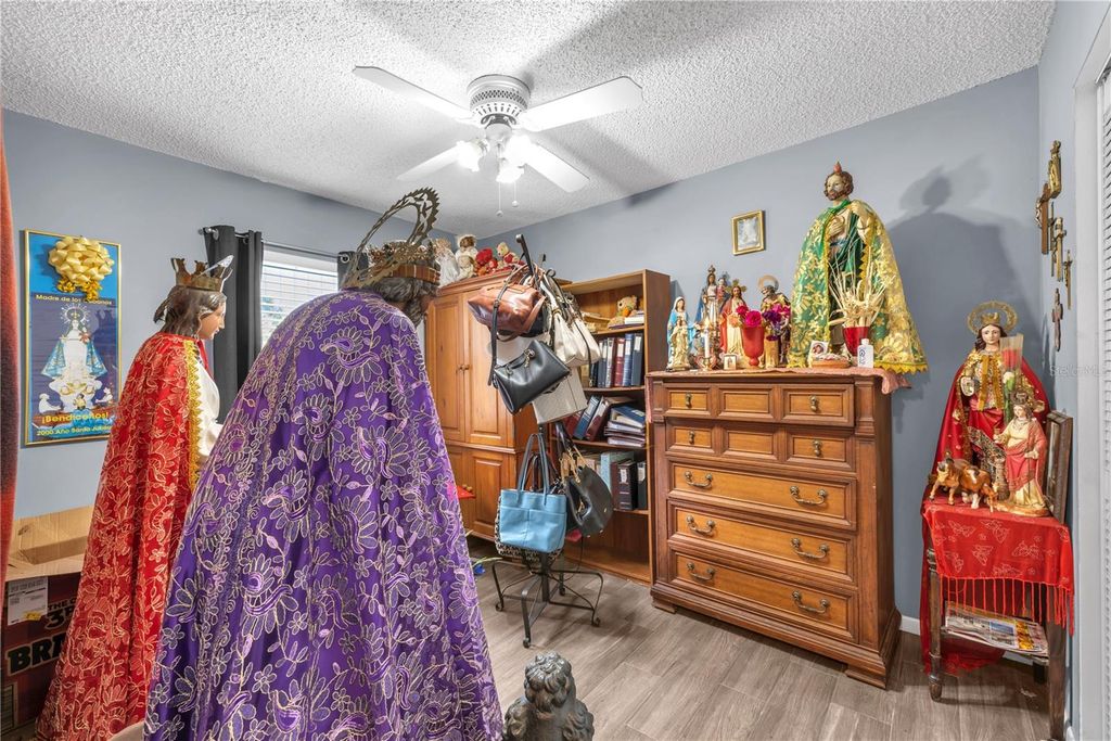 Image 19 of property listing at 2114 W HANNA AVENUE, Tampa, FL 33604