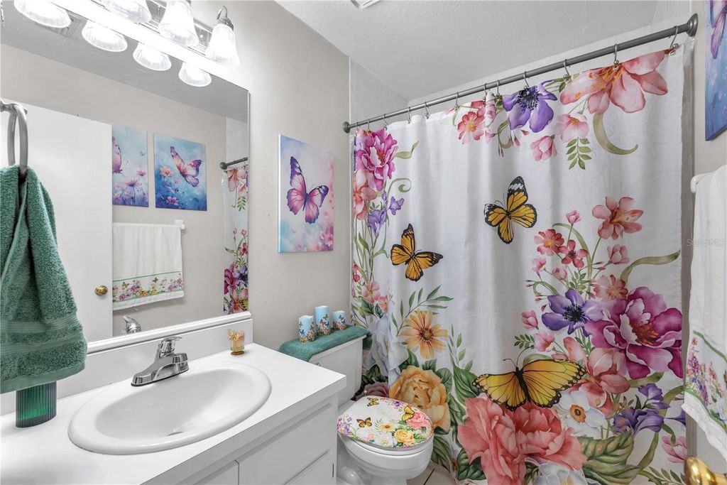 Image 20 of property listing at 2114 W HANNA AVENUE, Tampa, FL 33604