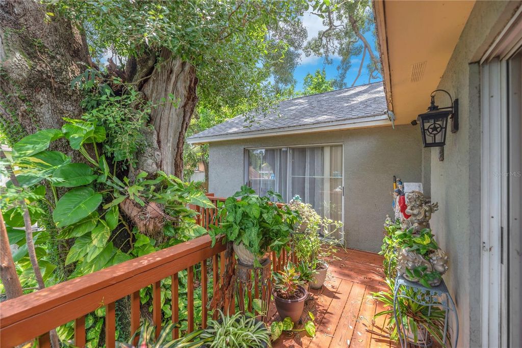Image 21 of property listing at 2114 W HANNA AVENUE, Tampa, FL 33604