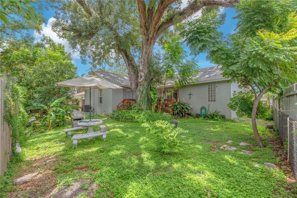 Image 23 of property listing at 2114 W HANNA AVENUE, Tampa, FL 33604
