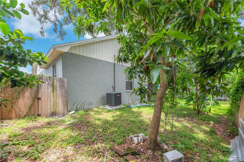 Image 24 of property listing at 2114 W HANNA AVENUE, Tampa, FL 33604