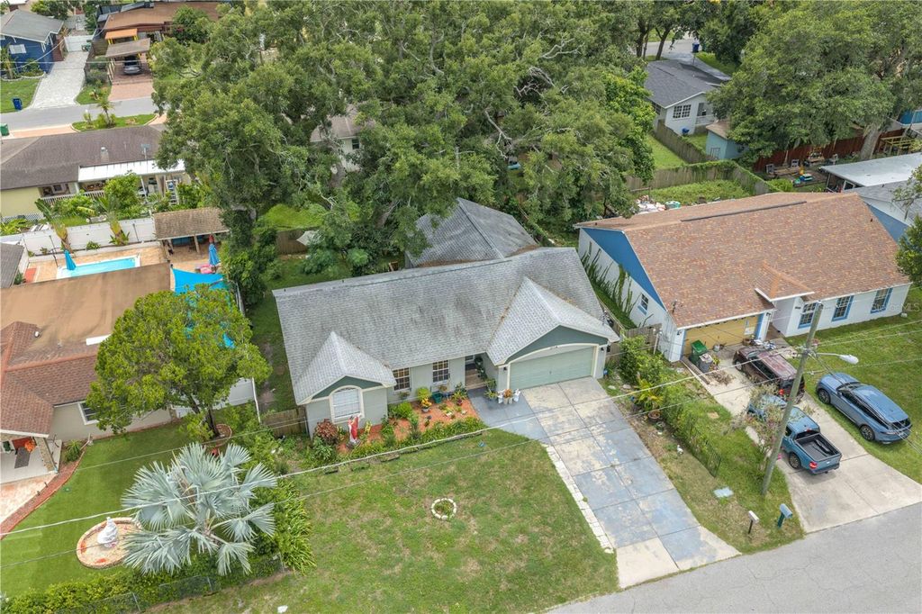 Image 26 of property listing at 2114 W HANNA AVENUE, Tampa, FL 33604