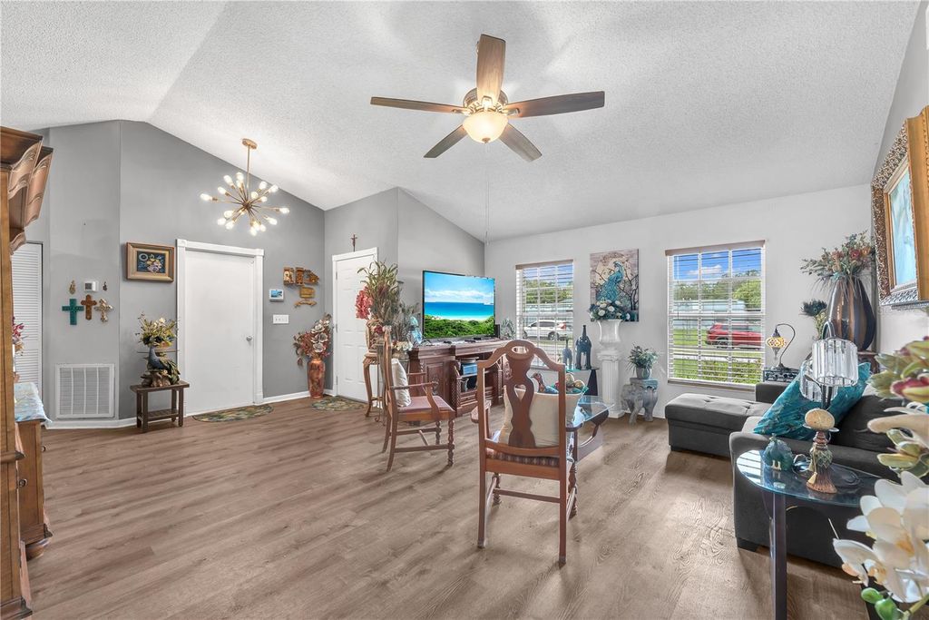 Image 5 of property listing at 2114 W HANNA AVENUE, Tampa, FL 33604