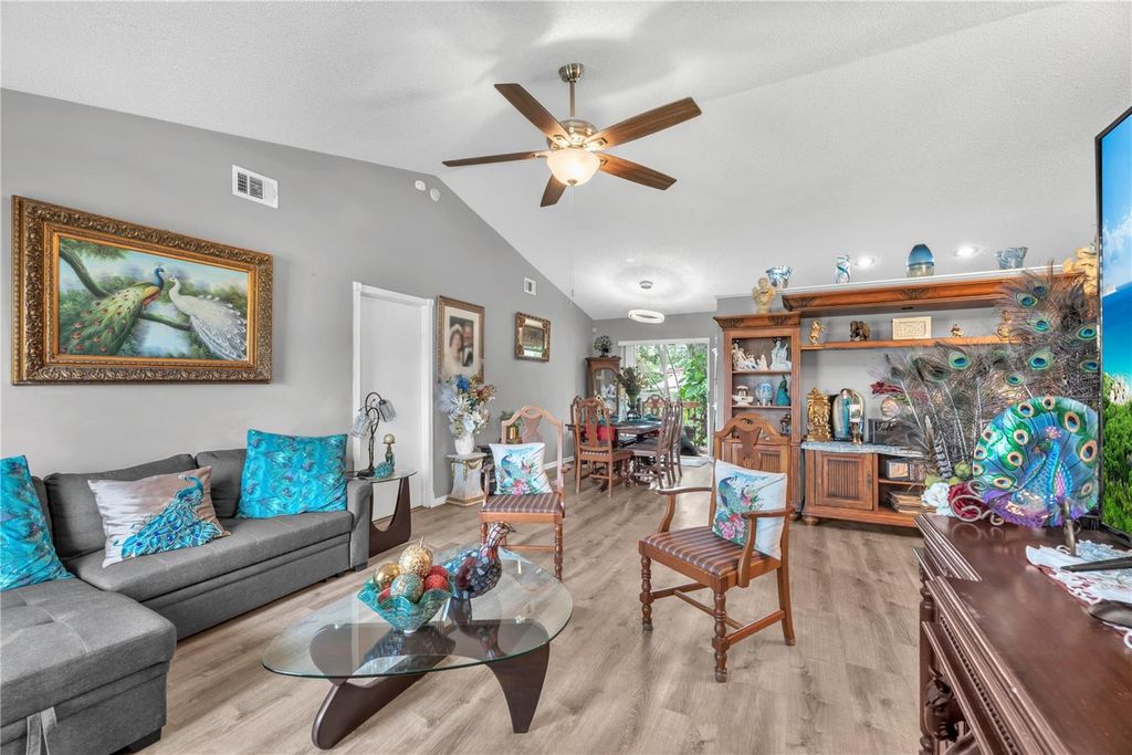 Image 6 of property listing at 2114 W HANNA AVENUE, Tampa, FL 33604