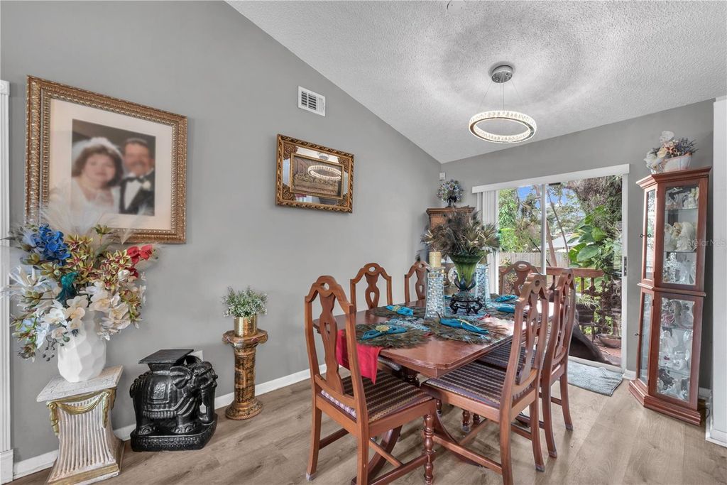 Image 7 of property listing at 2114 W HANNA AVENUE, Tampa, FL 33604