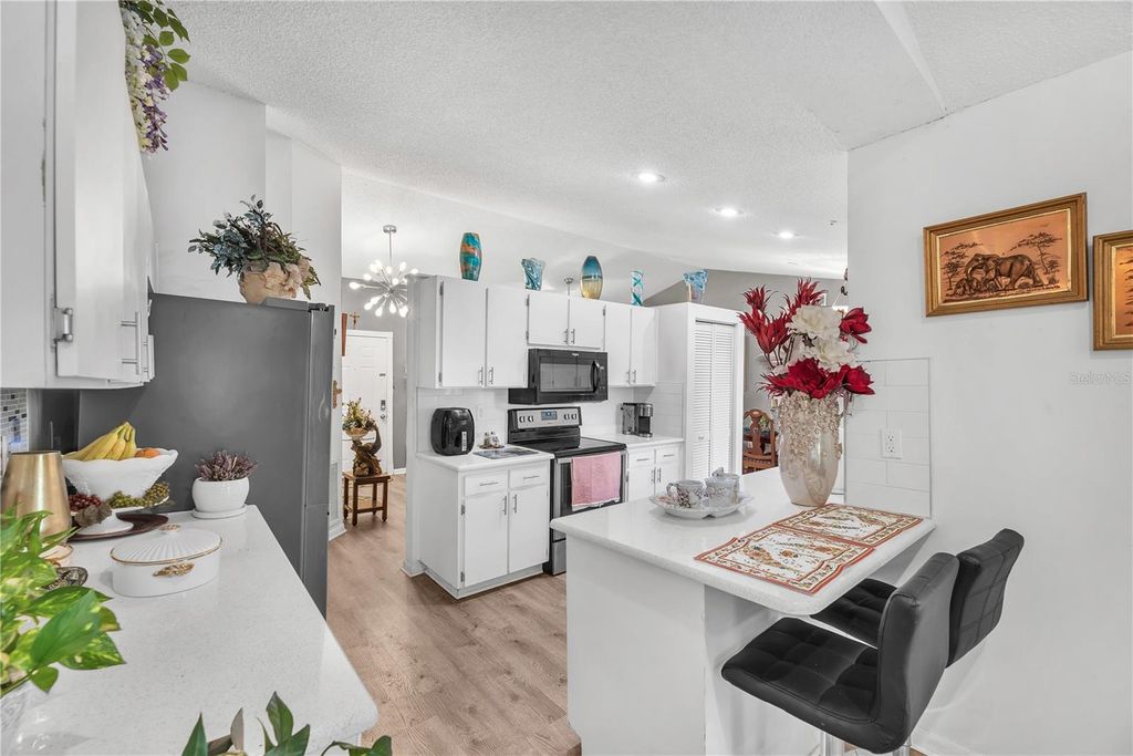 Image 9 of property listing at 2114 W HANNA AVENUE, Tampa, FL 33604