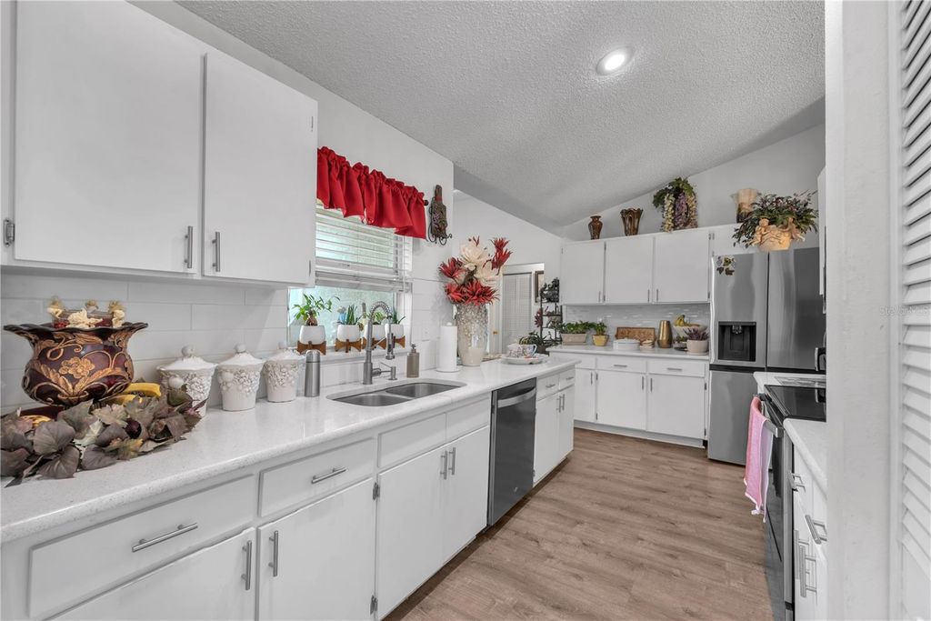 Image 10 of property listing at 2114 W HANNA AVENUE, Tampa, FL 33604