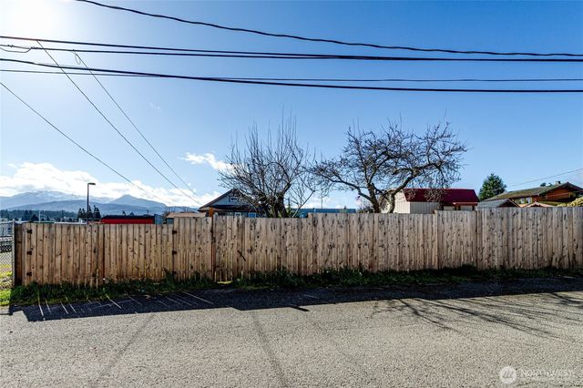 115 E 5th Street, Port Angeles, WA 98362