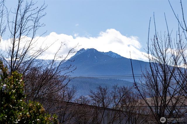 115 E 5th Street, Port Angeles, WA 98362