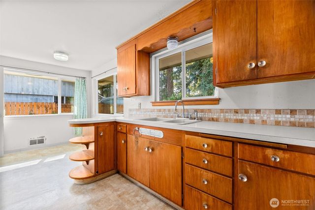8212 South Sw, Lakewood, WA 98498