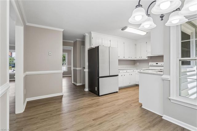 9 Winder CRES, Newport News, VA 23606