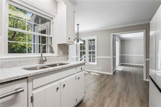 9 Winder CRES, Newport News, VA 23606