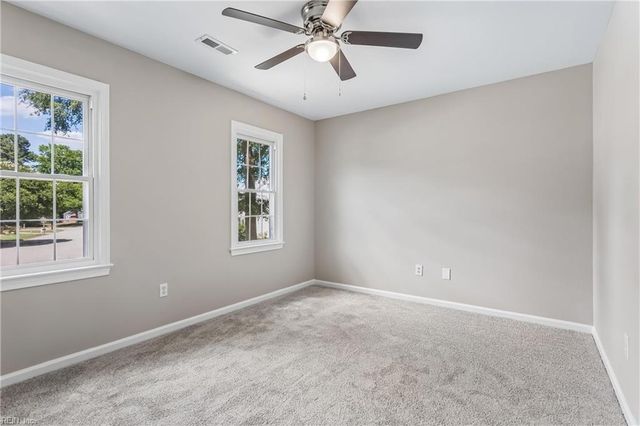 9 Winder CRES, Newport News, VA 23606