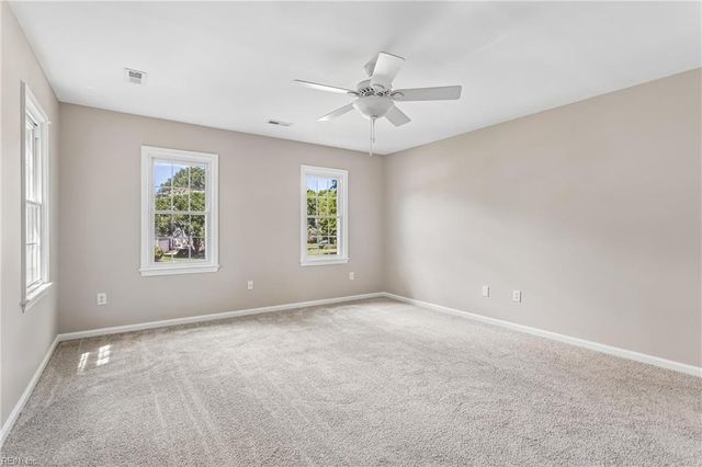9 Winder CRES, Newport News, VA 23606
