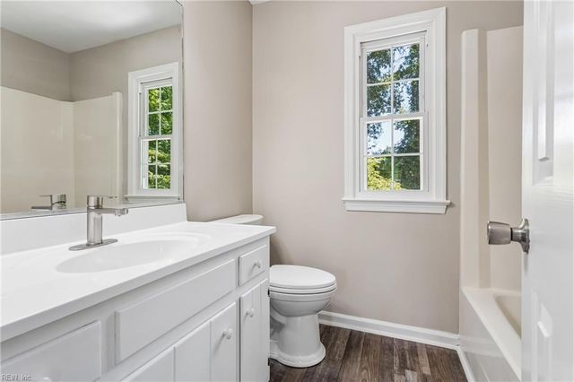9 Winder CRES, Newport News, VA 23606
