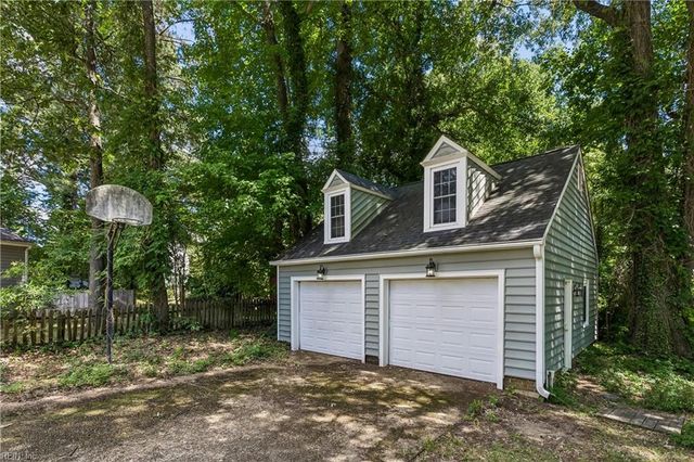 9 Winder CRES, Newport News, VA 23606