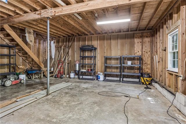 9 Winder CRES, Newport News, VA 23606
