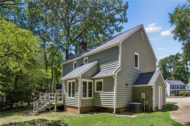 9 Winder CRES, Newport News, VA 23606