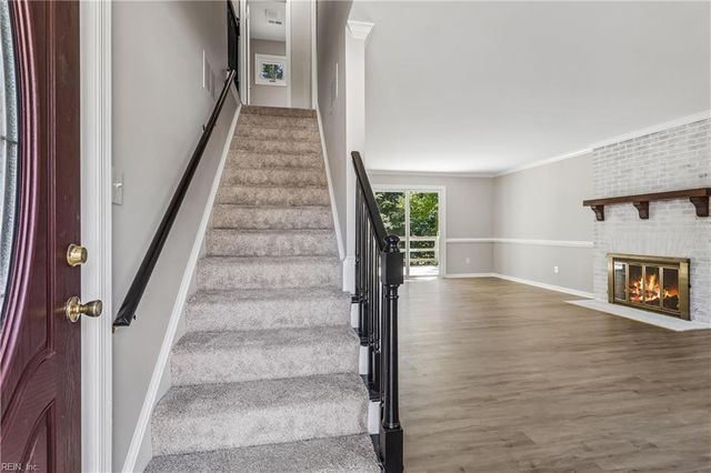 9 Winder CRES, Newport News, VA 23606