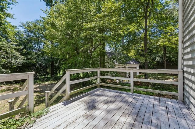 9 Winder CRES, Newport News, VA 23606