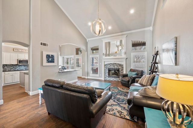 829 Forest Hollow Drive, Hurst, TX 76053