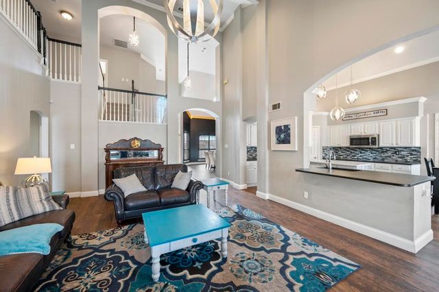 829 Forest Hollow Drive, Hurst, TX 76053