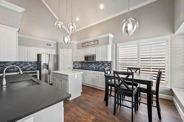 829 Forest Hollow Drive, Hurst, TX 76053