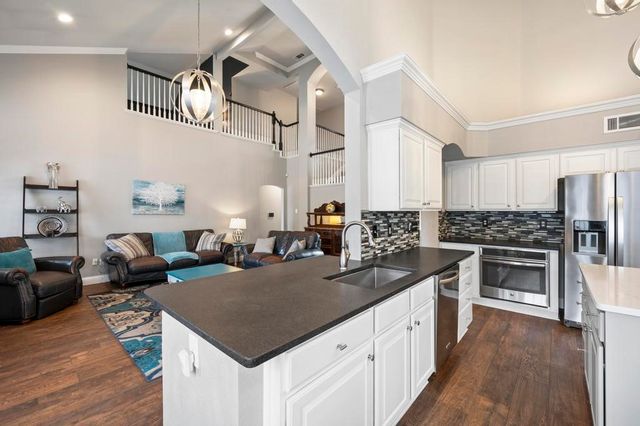 829 Forest Hollow Drive, Hurst, TX 76053