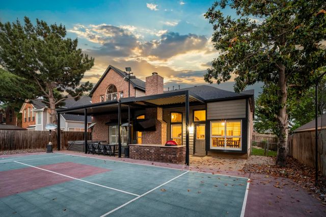 829 Forest Hollow Drive, Hurst, TX 76053