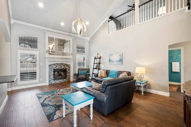 829 Forest Hollow Drive, Hurst, TX 76053