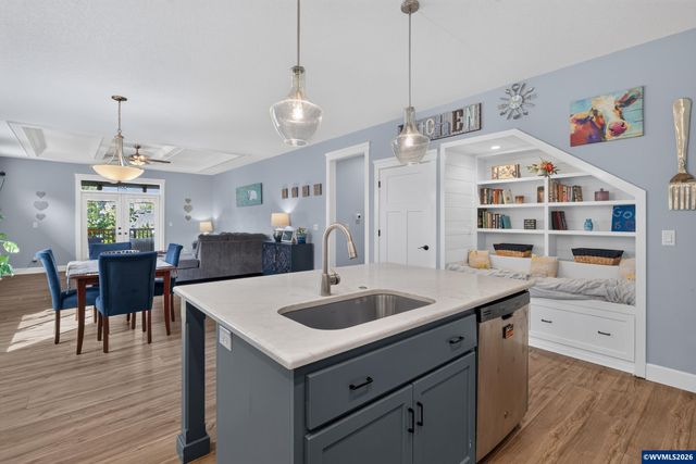 1023 Jaysie Dr, Silverton, OR 97381