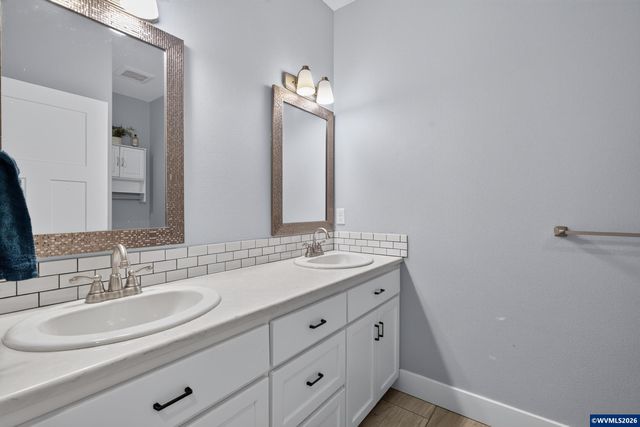 1023 Jaysie Dr, Silverton, OR 97381