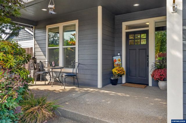 1023 Jaysie Dr, Silverton, OR 97381