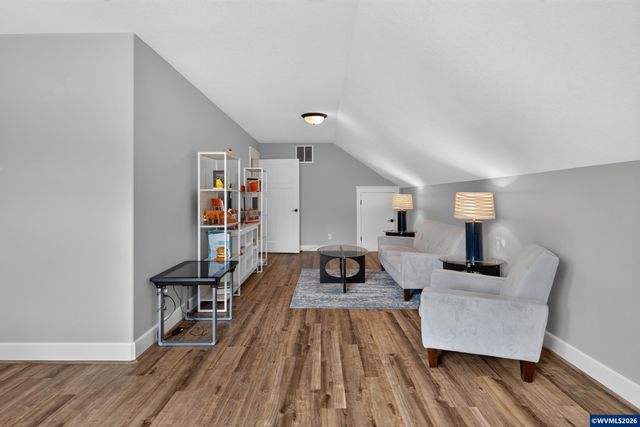 1023 Jaysie Dr, Silverton, OR 97381