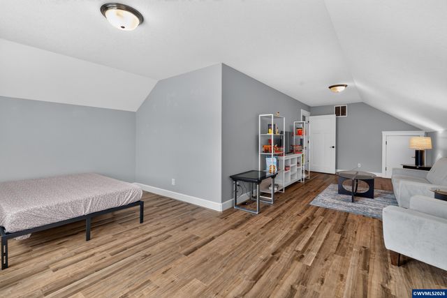 1023 Jaysie Dr, Silverton, OR 97381