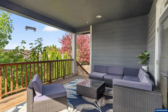 1023 Jaysie Dr, Silverton, OR 97381