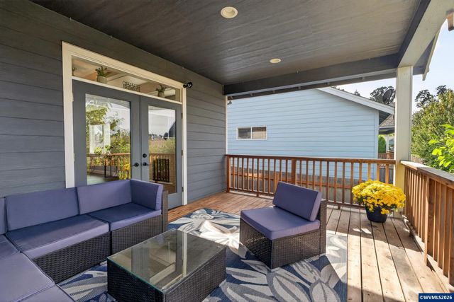 1023 Jaysie Dr, Silverton, OR 97381